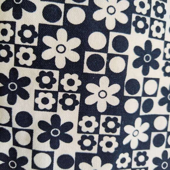 Elodie Retro Mod Navy White Geometric Daisy Print Smocked Crop Play Sun Top Sz M - Picture 8 of 11